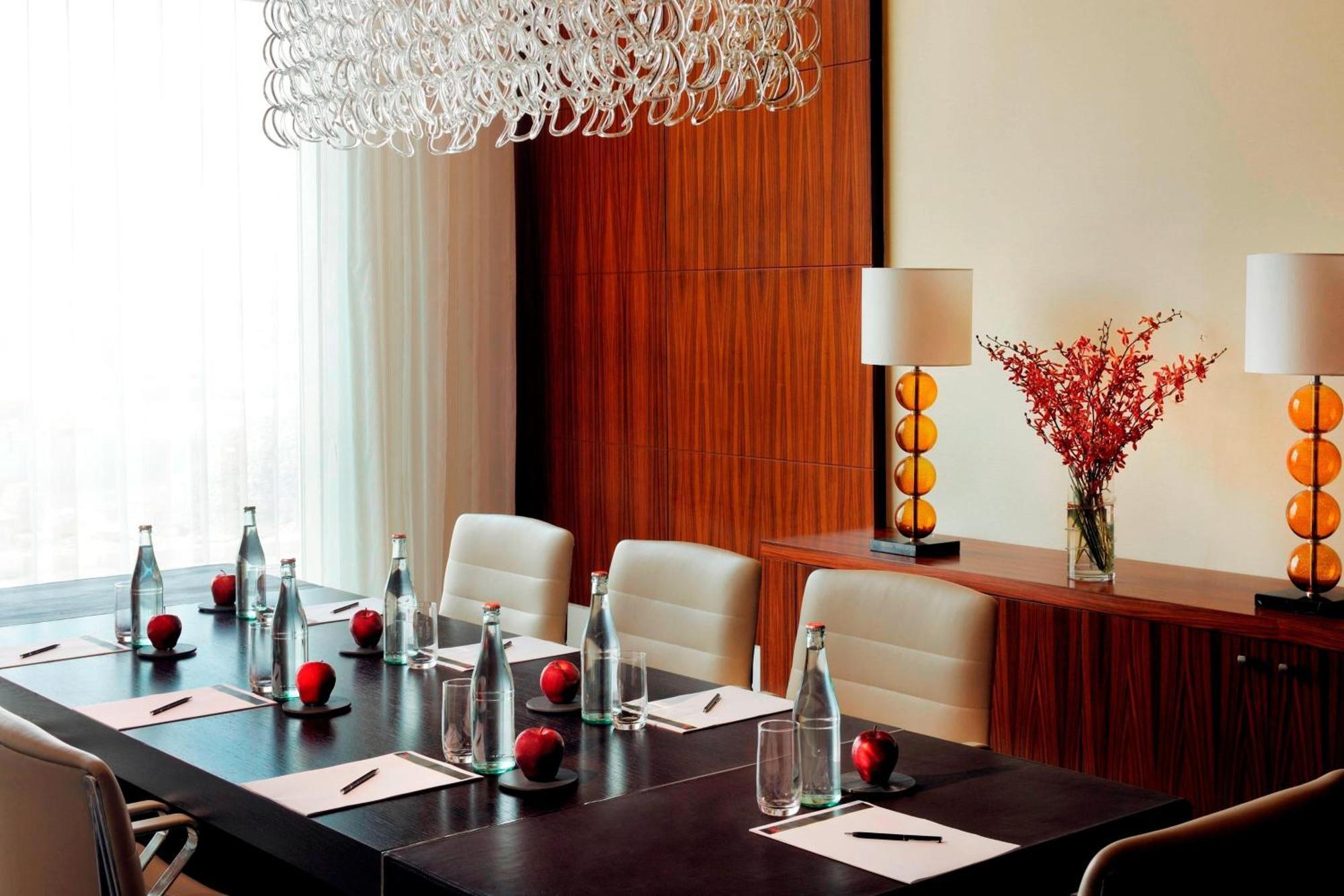 Marriott Hotel Al Jaddaf, Dubai Exterior foto Meeting room at the Mandarin Oriental, Munich