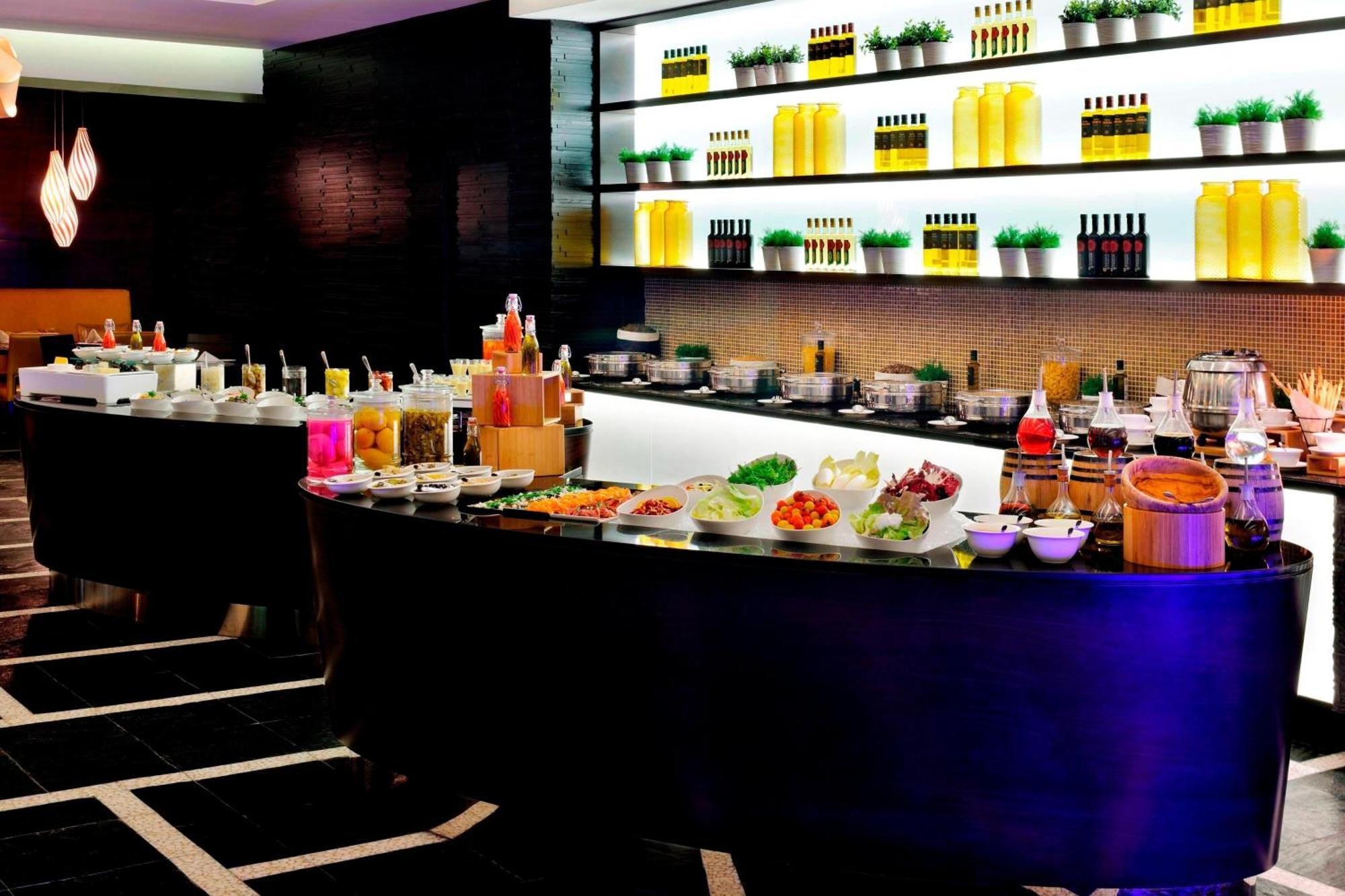 Marriott Hotel Al Jaddaf, Dubai Exterior foto A buffet at a hotel