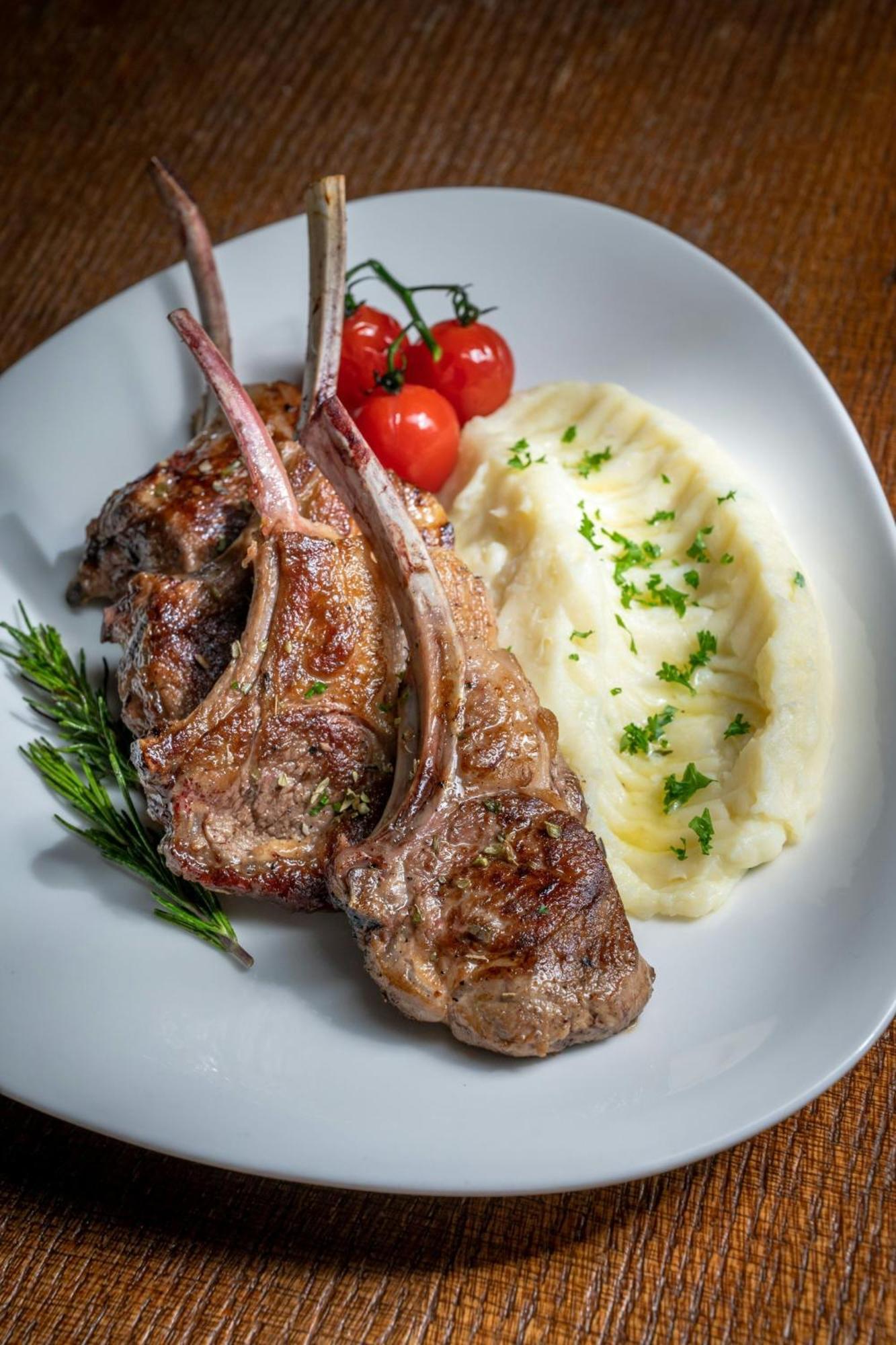 Marriott Hotel Al Jaddaf, Dubai Exterior foto Rack of lamb