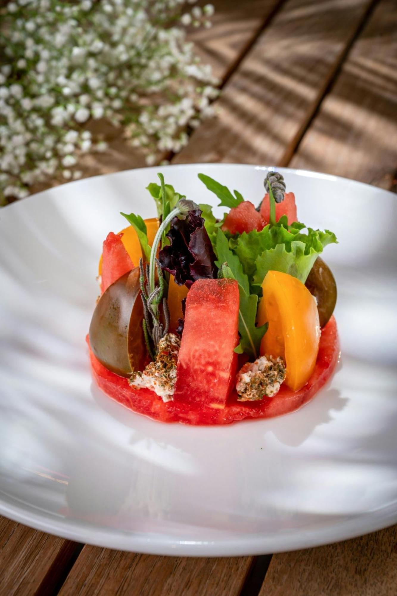 Marriott Hotel Al Jaddaf, Dubai Exterior foto Watermelon salad